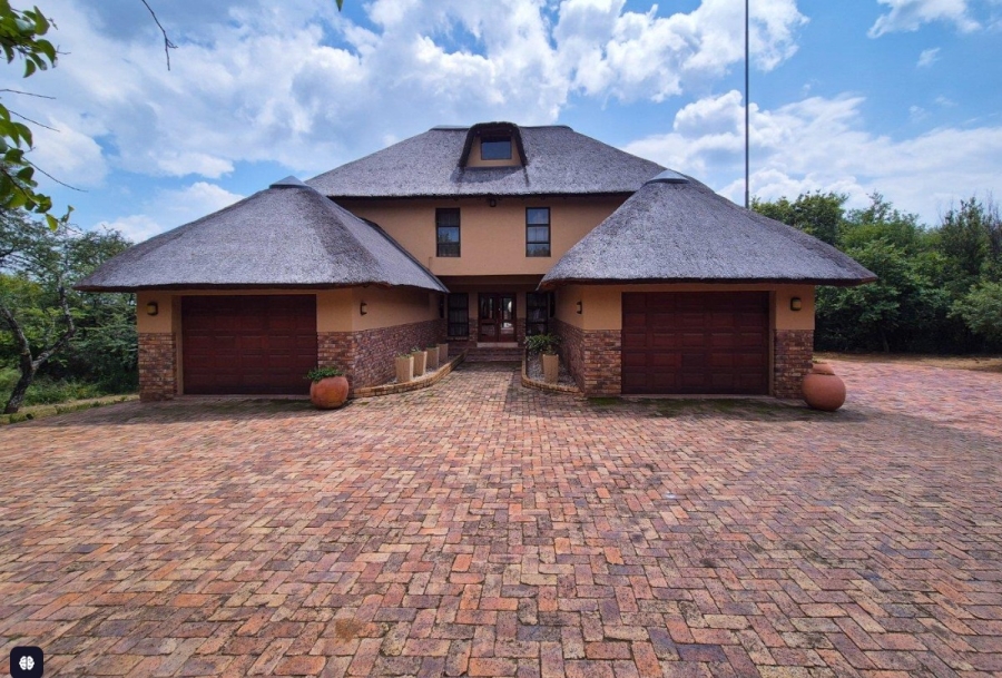 6 Bedroom Property for Sale in Boschenvaal River Front Lodges Free State